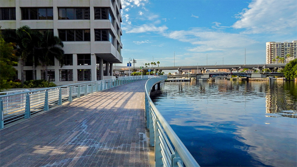 tampa-riverwalk-make-out-of-wooden-planks-and-steel-railings-at-macdill-park-in-downtown-tampa